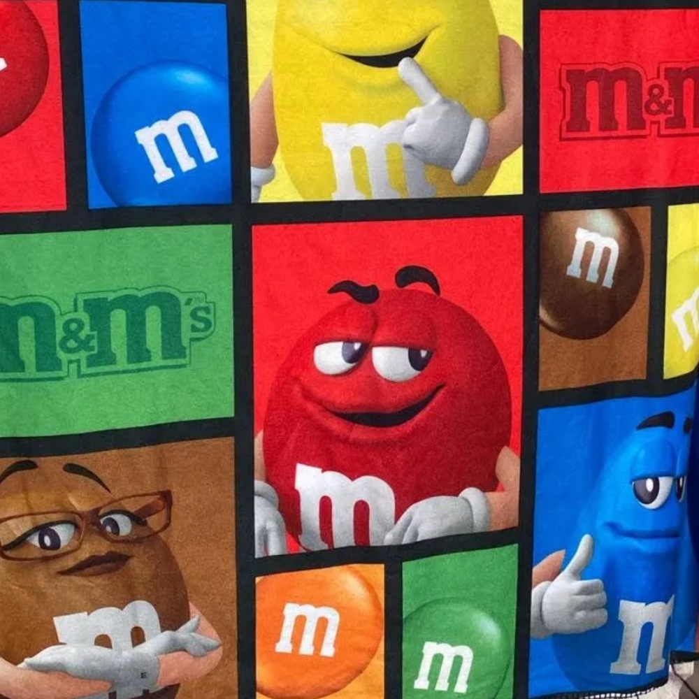 M & Ms Blanket Throw - Picture 5 of 6